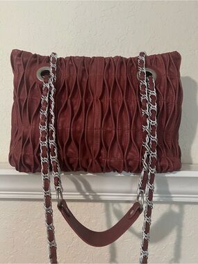 🩷Red Matelasse Leather Tote /
Silver hardware Ruched Leather Shoulder Bag 🩷